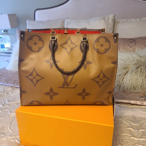 Louis Vuitton On The Go Tote PM - Picture 3 of 7